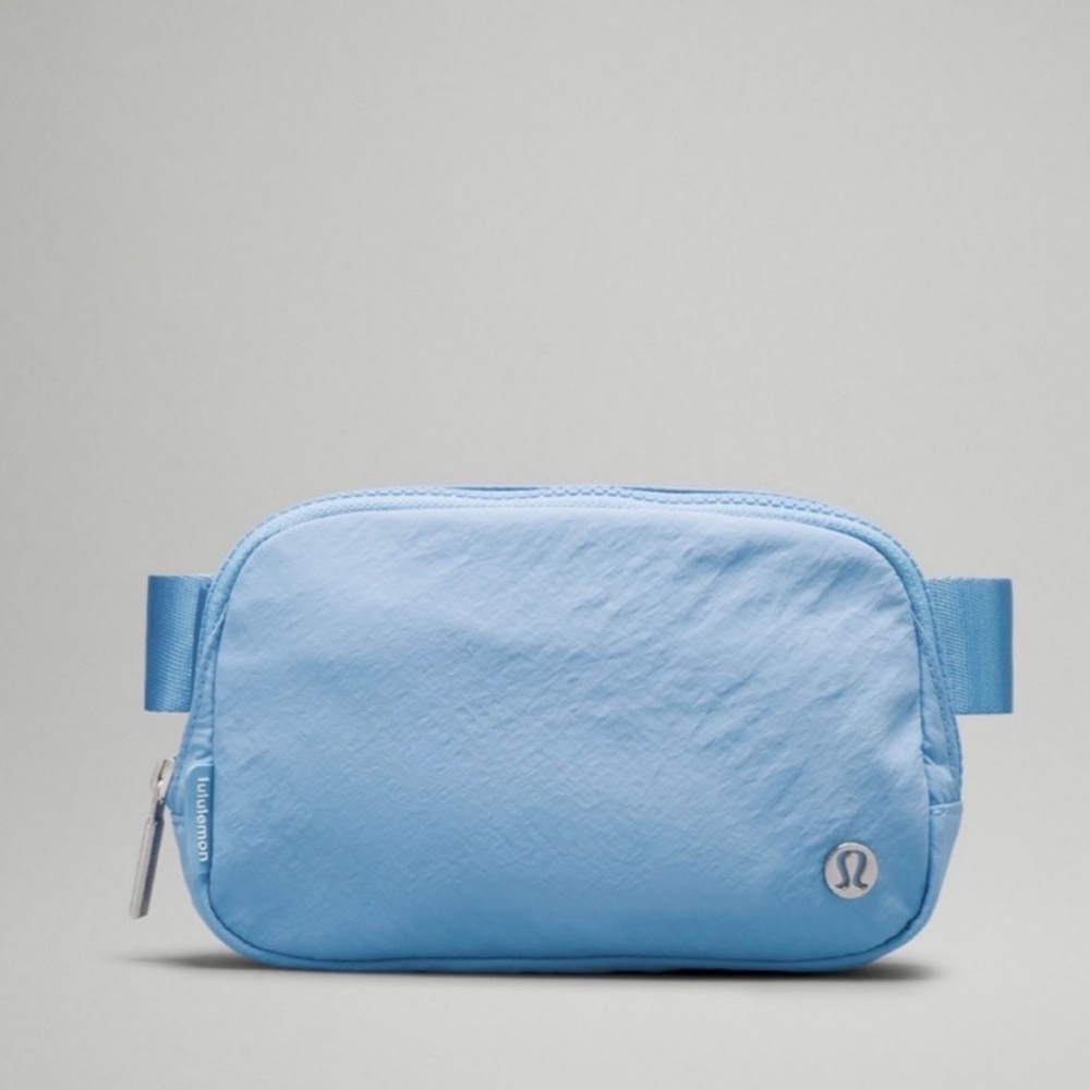 Lululemon Everywhere Belt Bag Aero Blue 1L